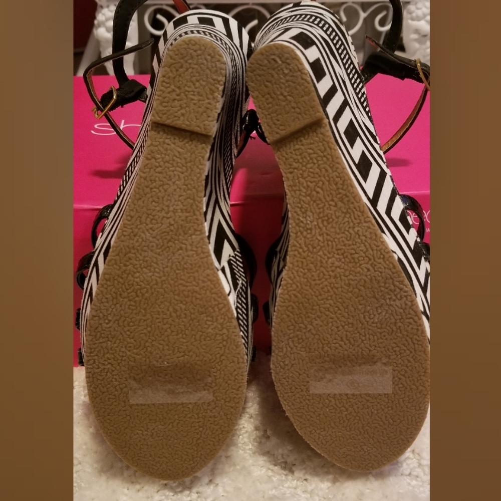 NWOT Tribal Print/Aztec Print Wedges - Picture 5 of 5